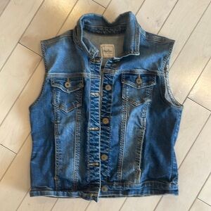 Papaya clothing Jean vest in size medium